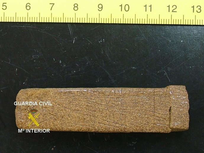 Hachís ocupado a la mujer detenido cerca del centro penitenciario.