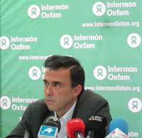 España dejará de atender a comunidades desfavorecidas de 29 países tras los recortes en cooperación, según Intermón