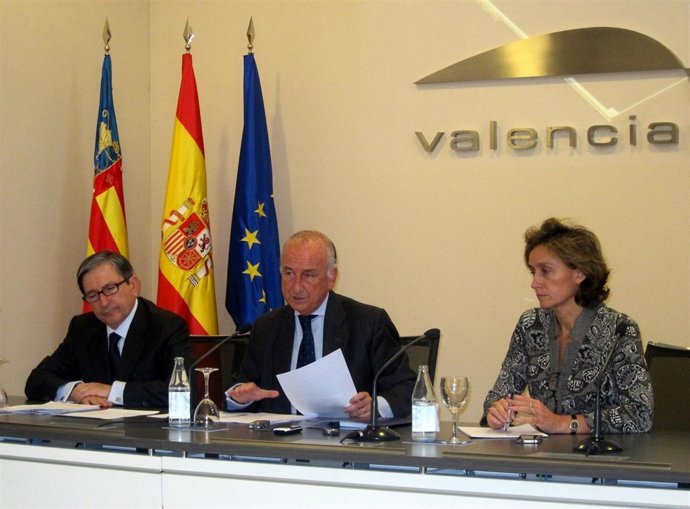 El presidente de la APV, Rafael Aznar, interviene en la rueda de prensa.