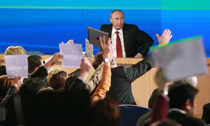 Vladimir Putin cabreado a la par que perplejo