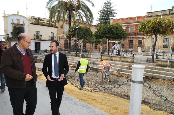 Löpez Gil visita tres localidades de la serranía gaditana