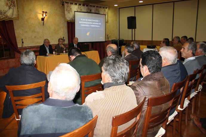 Imagen de la reunión con agricultores