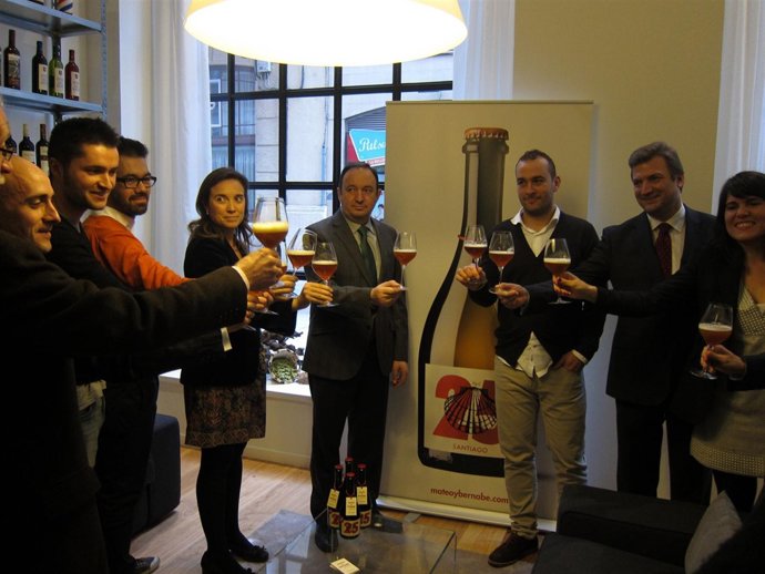   La Nueva Cerveza Artesanal De Mateo & Bernabé, '25-Santiago'