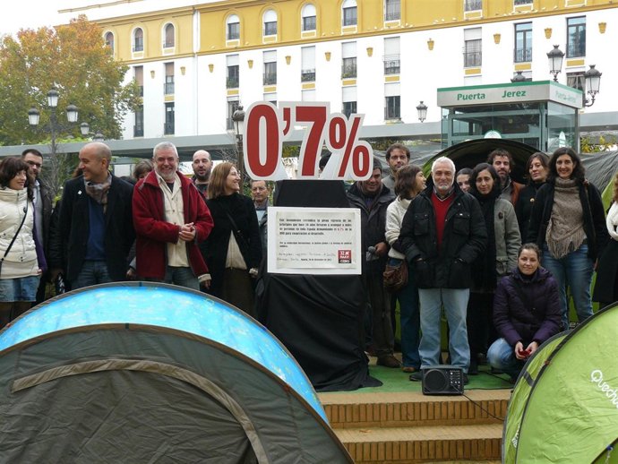Inauguración de un monumento al 0,7% en Sevilla