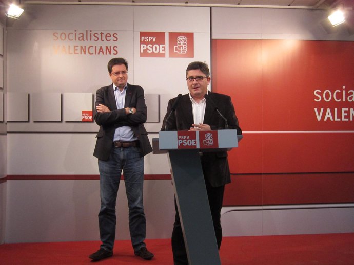 Óscar López y Alfred Boix en una rueda de prensa