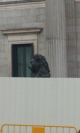 El Congreso, Vallado Por Las Obras