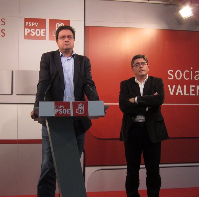 Óscar López y Alfred Boix en una rueda de prensa