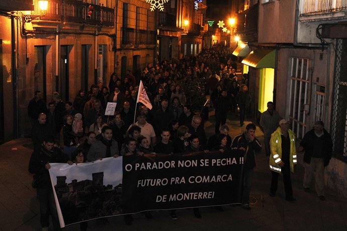 VERÍN (OURENSE) 20/12/2012: MANIFESTACIÓN TRABAJADORES DEL PARADOR DE MONTERREI