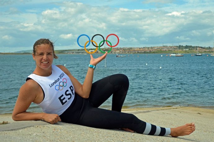 Marina Alabau con los aros olímpicos 