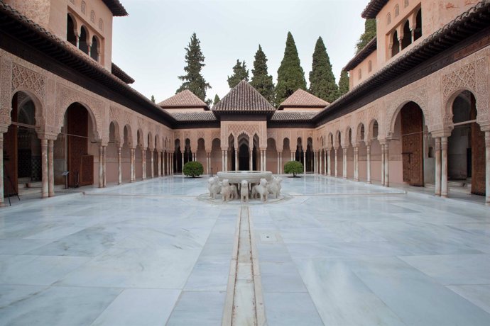 Patio de los Leones de la Alhambra 