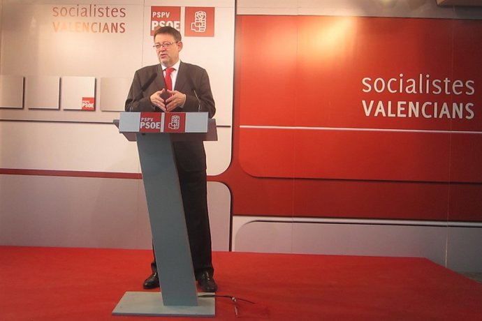 Ximo Puig en el encuentro con los medios