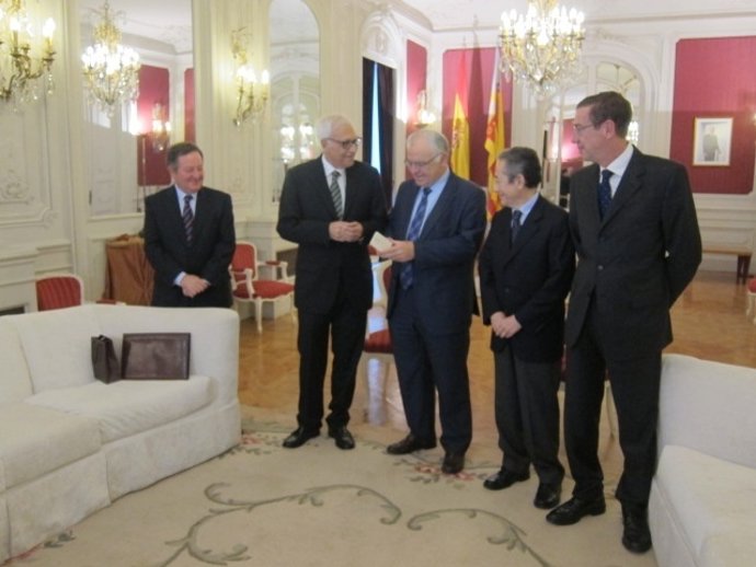 Rafael Vicente Queralt entrega el informe de la Cuenta General de la Generalitat