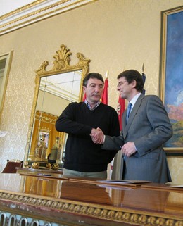 Ángel Hernández y Alfonso Fernández Mañueco