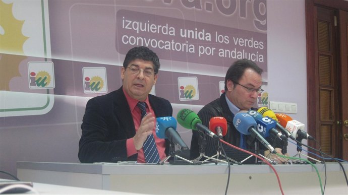 El coordinador regional de IULV-CA, Diego Valderas, en Huelva.