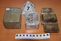 Detenidos en Coria del Río dos traficantes de droga sorprendidos con 30 kilos de hachís