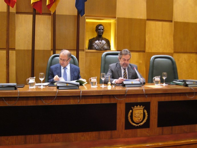 Gimeno y Belloch en el pleno del Ayuntamiento.