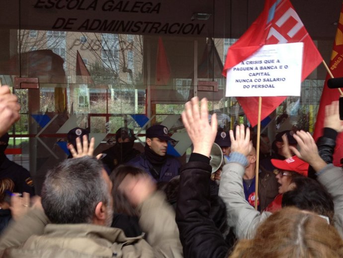 Foto de la protesta sindical ante la EGAP