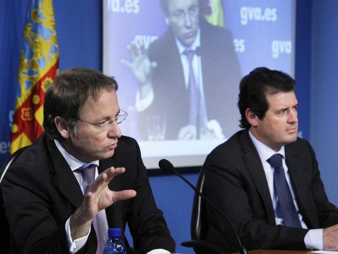 Moragues interviene junto a Císcar tras el pleno del Consell.