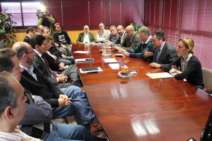 Espadas con los agentes sociales y directivos de Tussam.