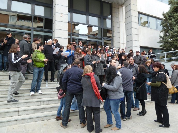 Empleados Públicos protestan en la Consejería de Administraciones Públicas