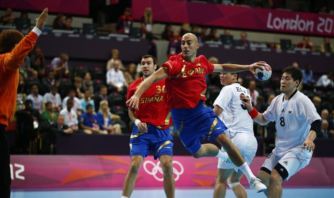Albert Rocas en el España - Corea de balonmano 