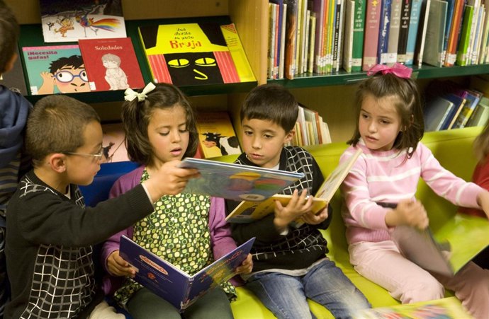 Cuentacuentos En La Vidriera