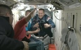 Astronautas llegan a la ISS