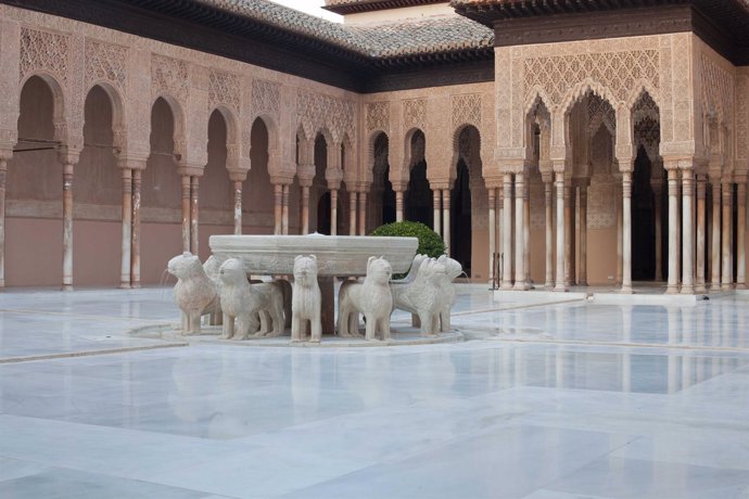 Patio de los Leones de la Alhambra