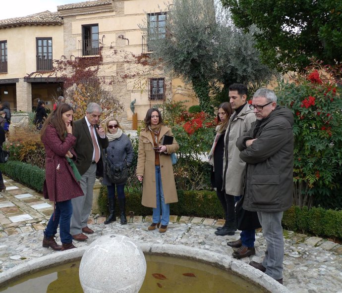 Visita del equipo de rodaje de 'Isabel' a Granada.