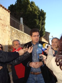 Óscar López, en su comparecencia ante los medios en Segovia
