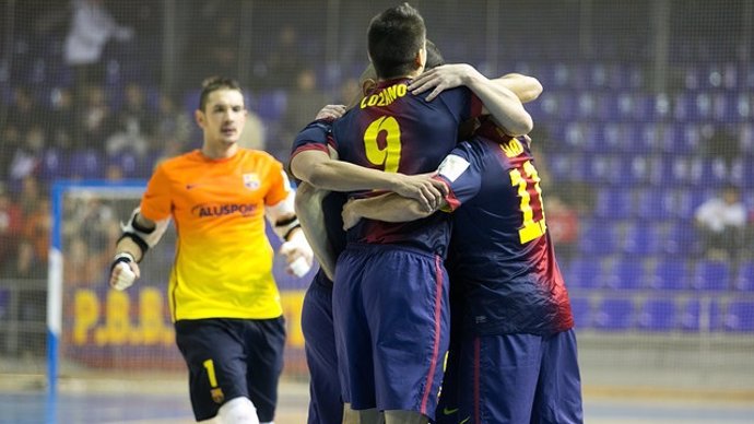 El FC Barcelona Alusport celebra un gol