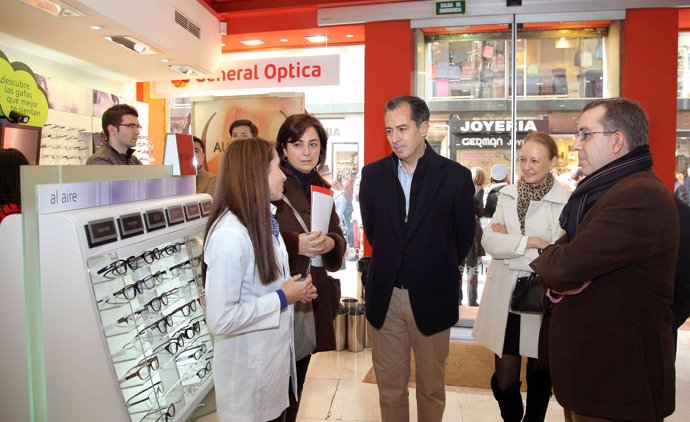 Ossorio visita varios comercios en la capital.