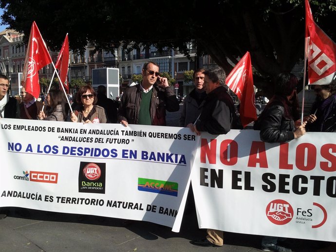 Concentracion de los trabajadores de banca contra los despìdos    