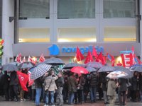 Economía.- Centenares de empleados de Novagalicia se concentran en varias ciudades contra la reducción de plantilla 