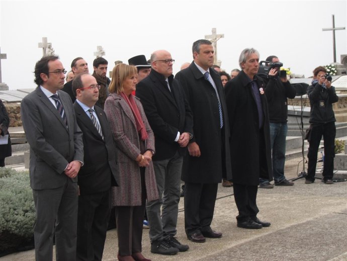 La Mesa del Parlament de la X Legislatura ante la tumba de Francesc Macià