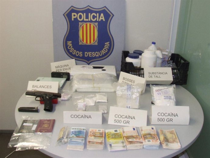 Siete detenidos por tráfico de droga en un piso de Sants-Montjuïc
