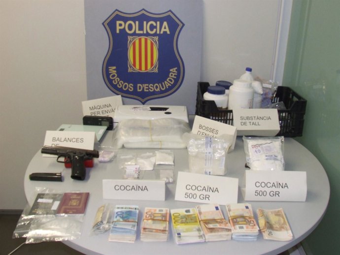 Siete detenidos por tráfico de droga en un piso de Sants-Montjuïc