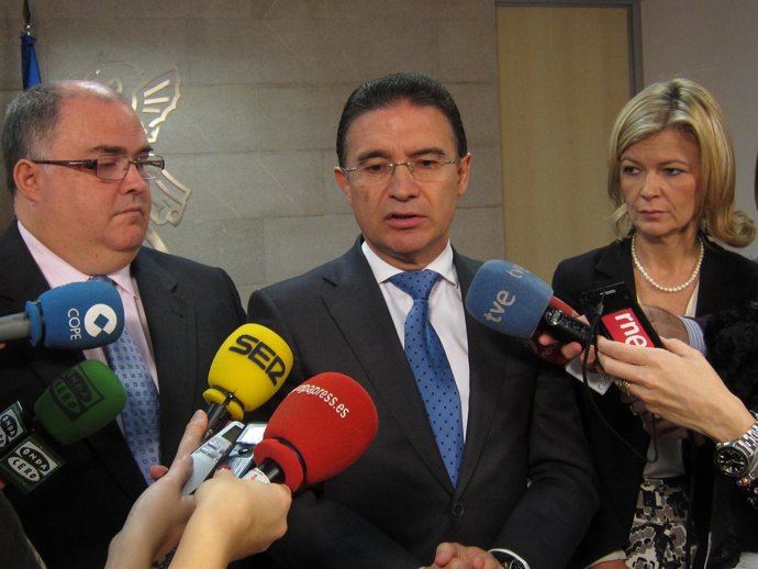 Castellano junto a De Rosa y Bravo