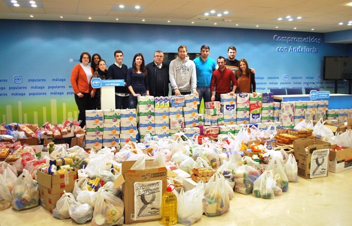 NNGG de Málaga entrega alimentos a los Ángeles Malagueños de la Noche