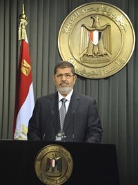 Mursi reconoce "algún error que otro" en el proceso constitucional
