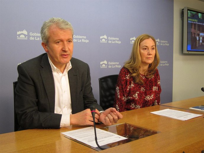 Emilio del Río, consejero de Presidencia, y Marta Romo, directora O. Bruselas