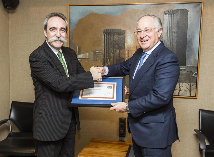 Juan Antonio Zufiria (pte. Del Club Excelencia en Gestión) y Joan Maria Nin