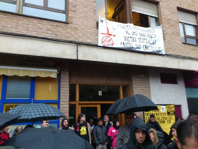 Protestas contra un desahucio en Burlada.