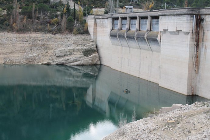 EMBALSE ENTREPEÑAS, AGUA 