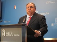 El presidente de las Cortes de C-LM considera que la supresión de sueldos es una medida "necesaria, justa y ejemplar"