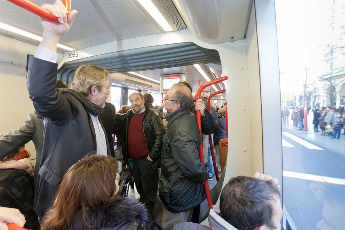 Belloch dentro del tranvía