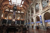 El Ibex no remonta al cierre (-0,22%), pero mantiene los 8.200 puntos