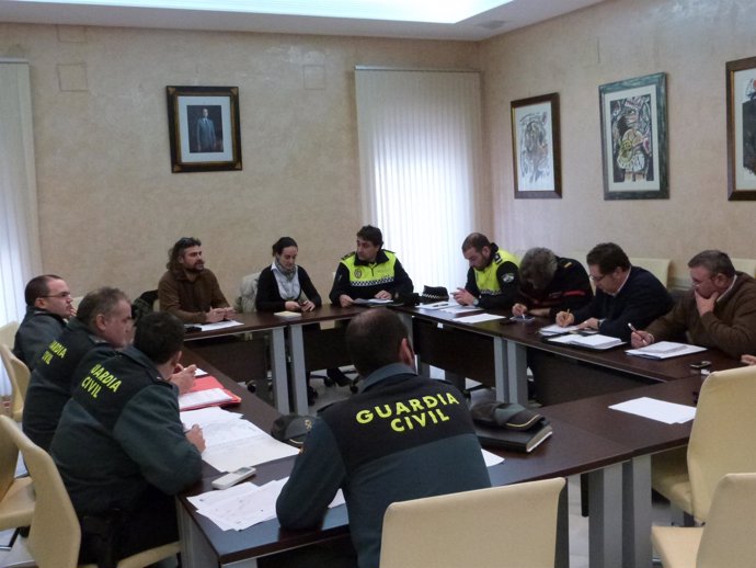 Comisión técnica de Seguridad reunida en el Ayuntamiento de Almonte. 