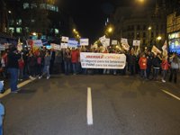 Miles de trabajadores de Iberia se manifiestan en la sede en contra del plan de reestructuración