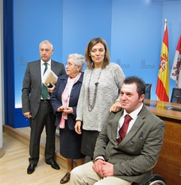 Milagros Marcos junto a representantes del sector de la discapacidad.